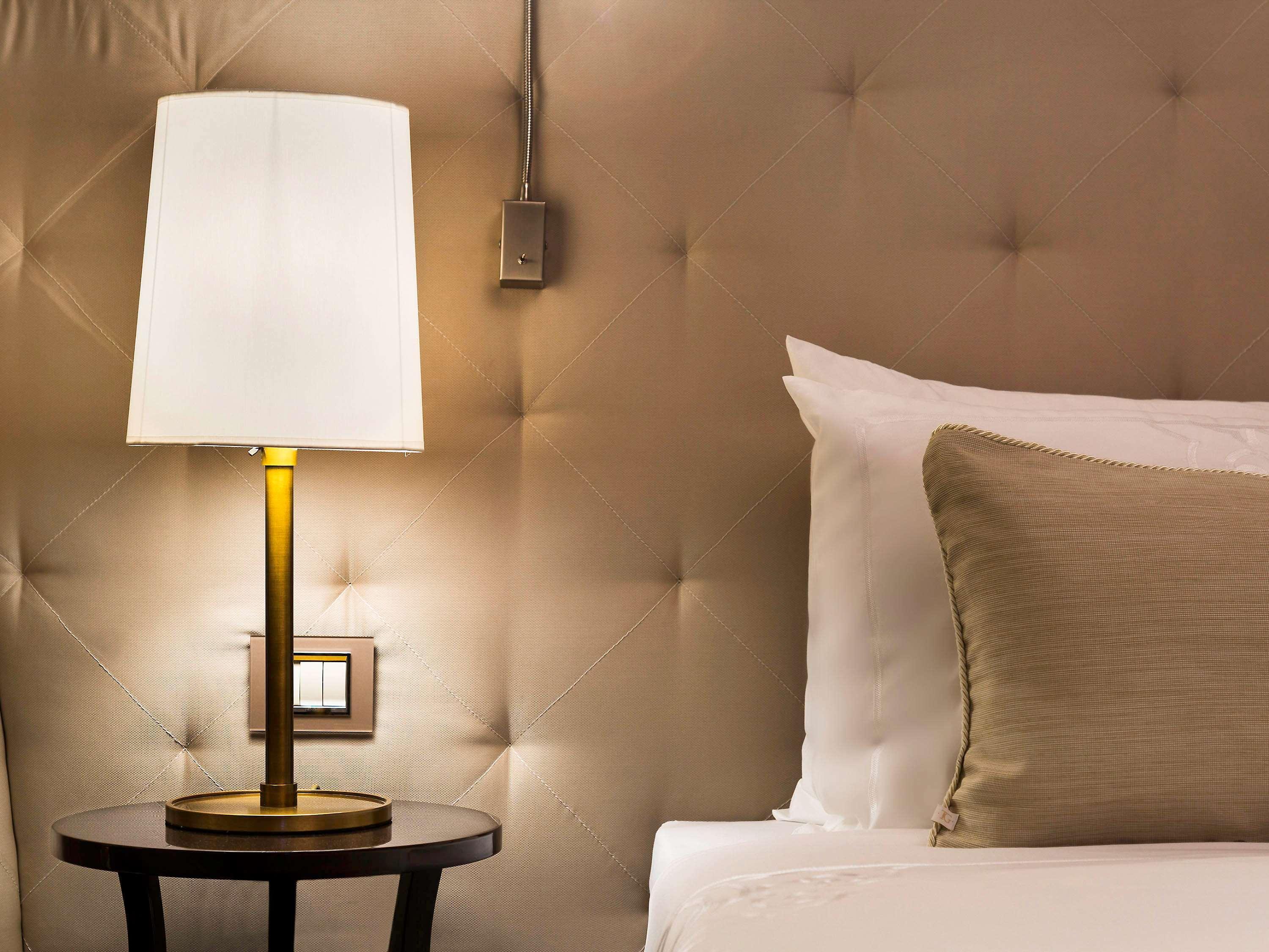 David Tower Hotel Netanya By Prima Hotels - 16 Years Plus Екстериор снимка A table lamp